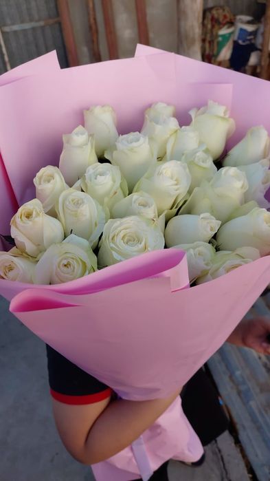 Белые розы 25 шт