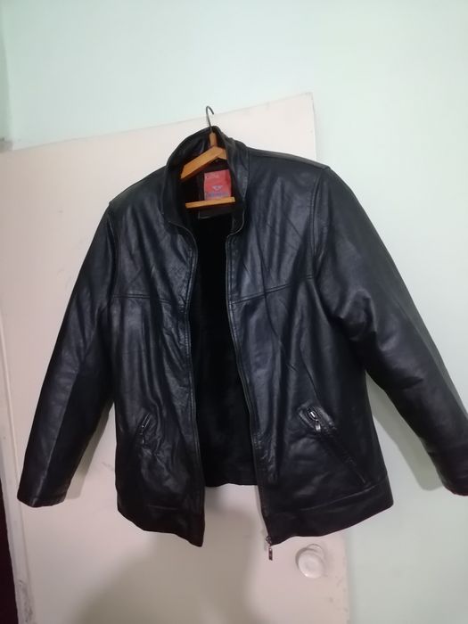 Продам фирменные кожаные куртки.