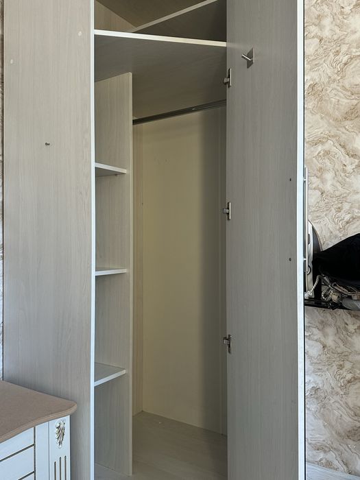 Шкаф угловой с зеркалом