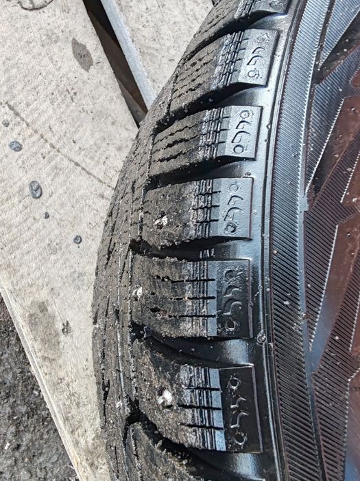 Продам шины зимние