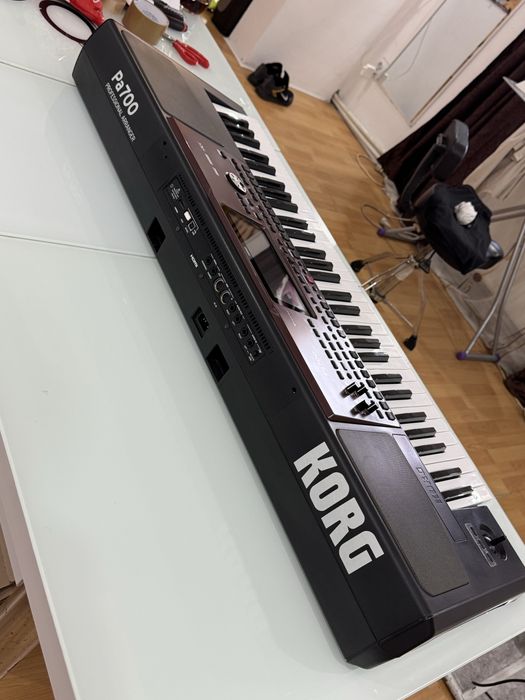 Korg   Pa   700