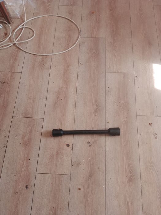 Cheie 30  -33 si extractor capac saboti