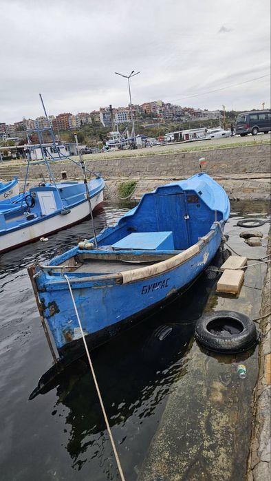 Продавам лодка