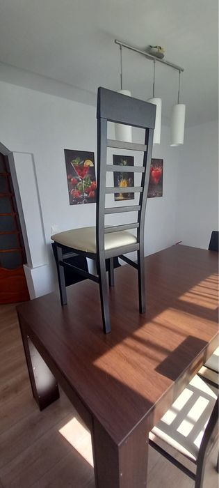 Scaune masa dinning utilizate rar, in stare foarte buna. 8 buc