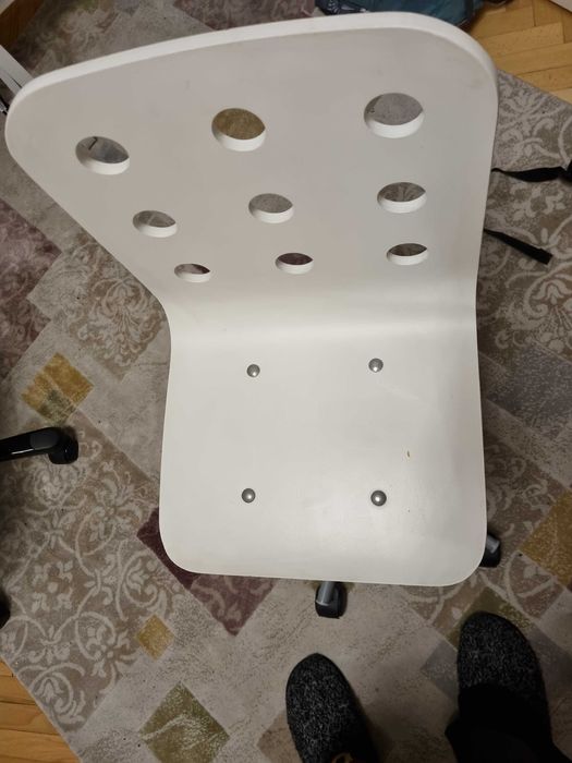 Продавам детско столче за бюро на IKEA