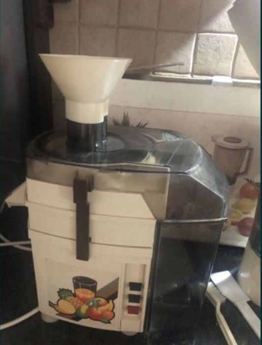 Сокоизтисквачка/кухненски робот/Сифон за газирани напитки