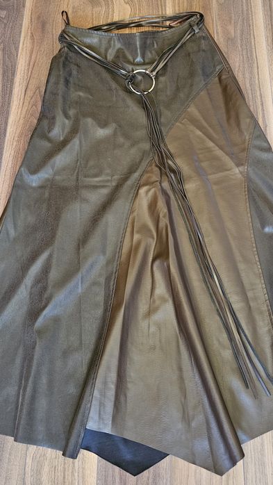 Много красива дълга кафява кожена пола с колан, номер 38, размер S-M