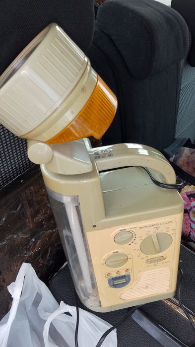 Lanterna vintage cu radio FM