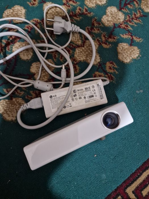 Кинопроектор LG продам
