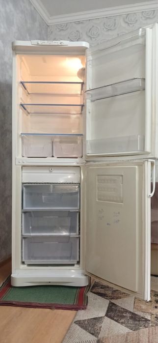 Холодильник продаю в нормальном рабочем состояний