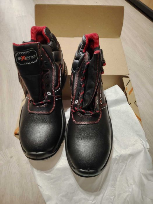 Работни обувки с бомбе (чисто нови)