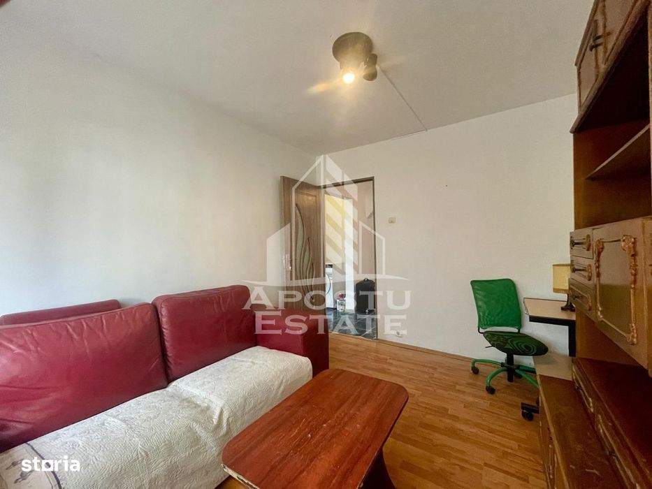 Apartament decomandat cu 3 camere - zona Centrala