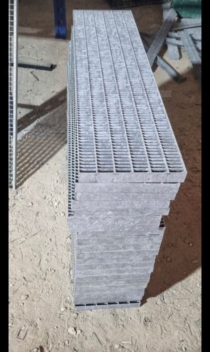 Vănd trepte metalice