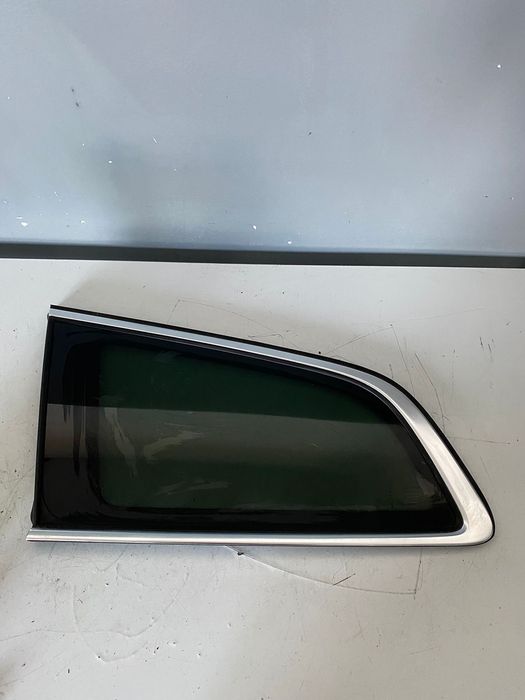Geam spate laminat stanga cu crom VOLVO V60 2019 32132158