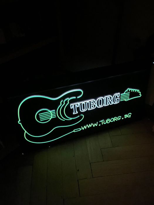 Светеща рекламна табела Tuborg – LED/неон, 67×36 см