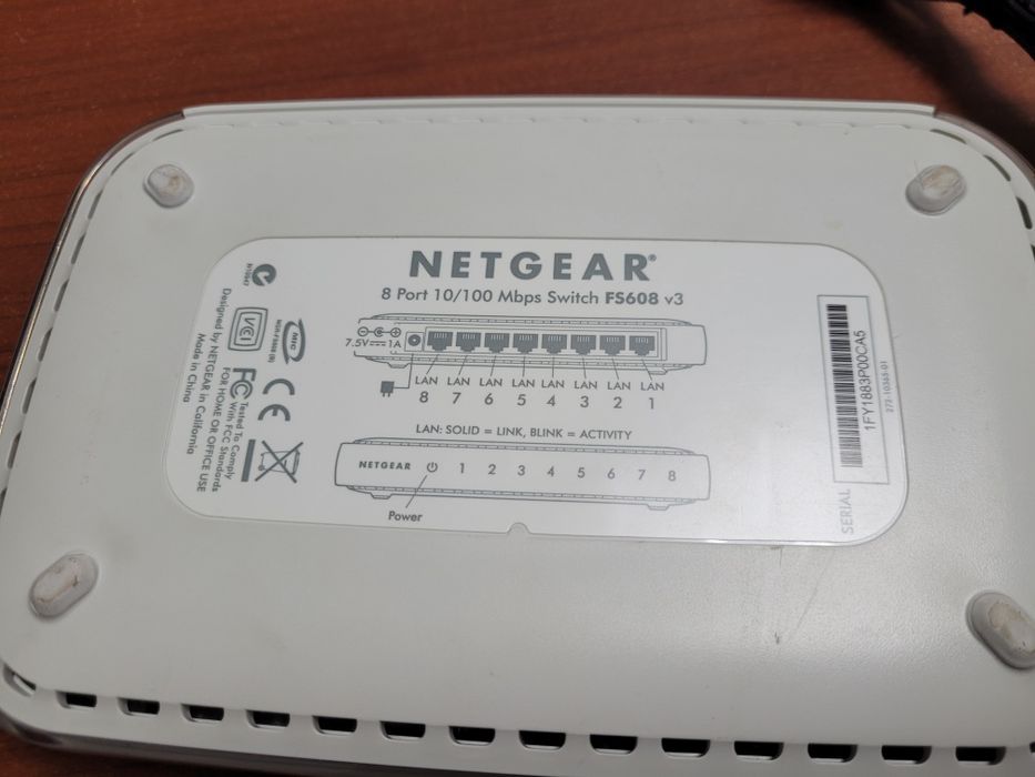 Switch Netgear 8 porturi