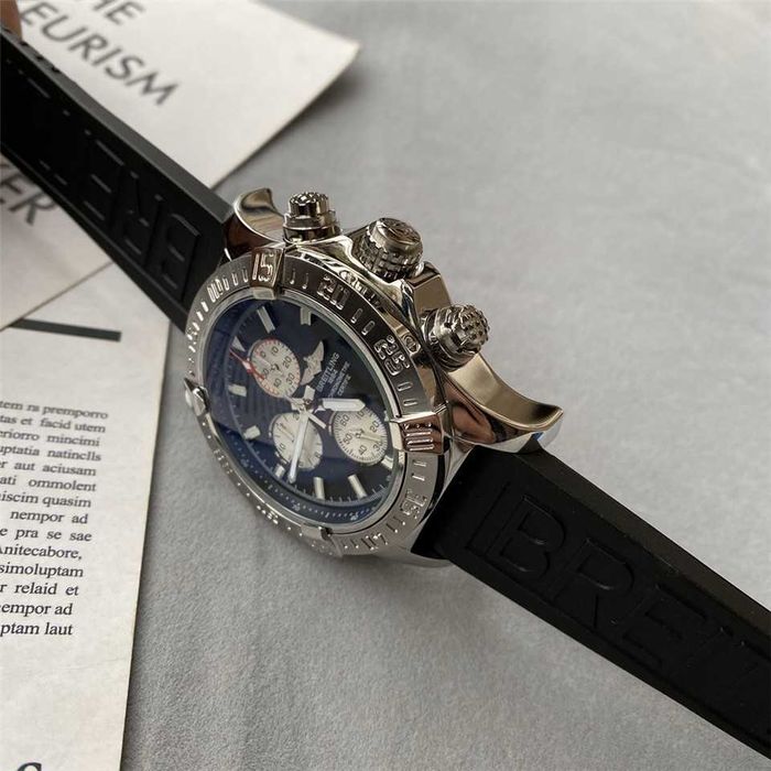 Breitling Chronomat cu mecanism quartz