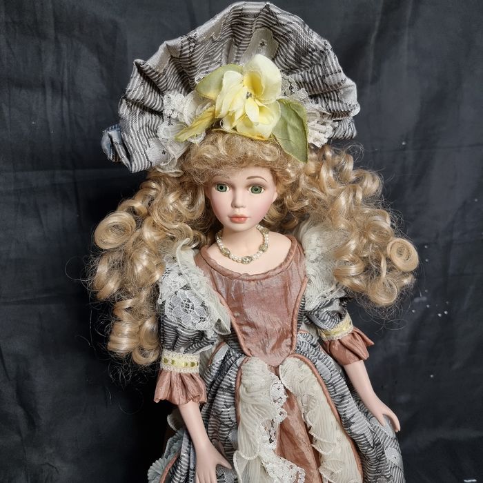 Кукла фарфоровые