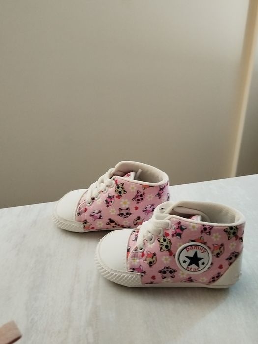 Обувки и пантафи за бебета