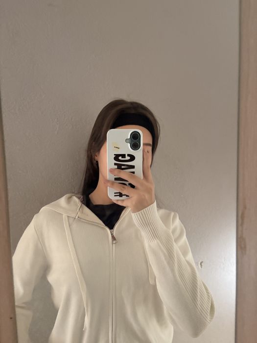 белая кофта ниразу не ношеная