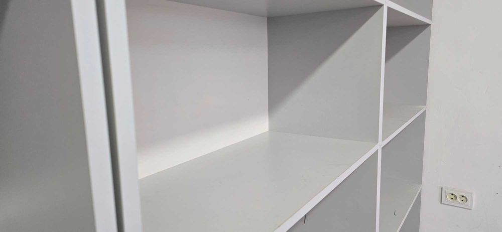 Дуконга мебель сотилади.