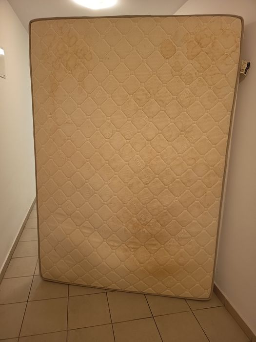 Подарявам еднолицев матрак 140/200