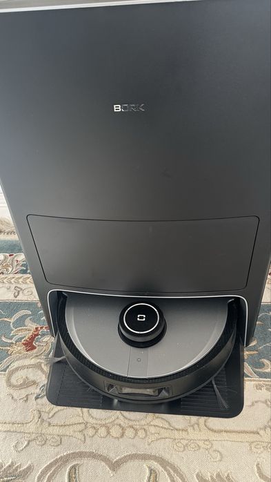 Продам Робот-пылесос BORK (премиум-класс)