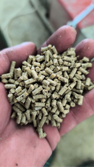 Vindem furaje combinate