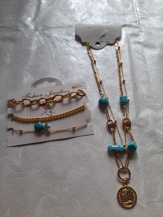 Различни видове обици, в отлично състояние