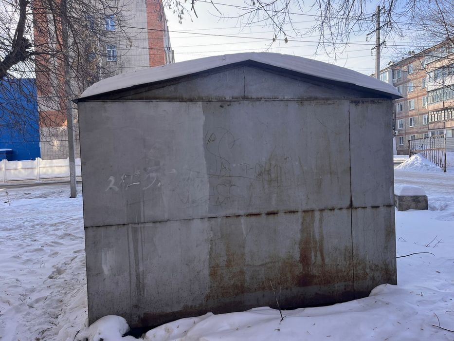 Металлический гараж.