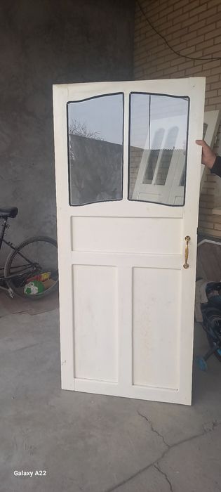 Eshiklar sotiladi  narxi kelishilgan holda