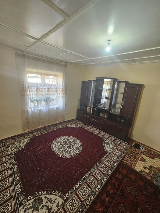 Бустонлиқ  тумани Озодбош махалласида 3 хона 5 сотихли уй сотилади.