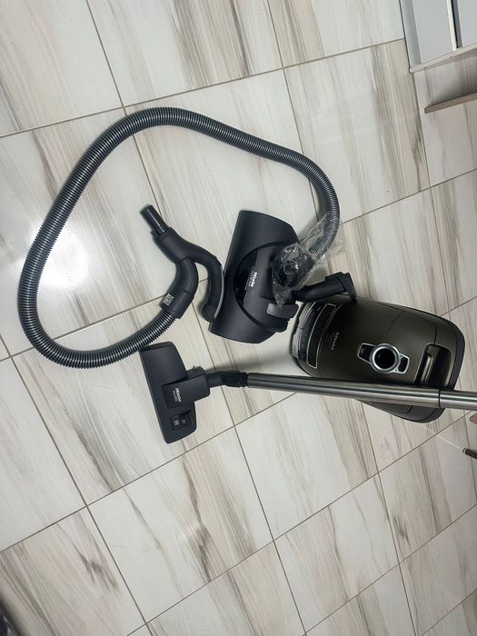 Mă vinde și sunt nou nouț!