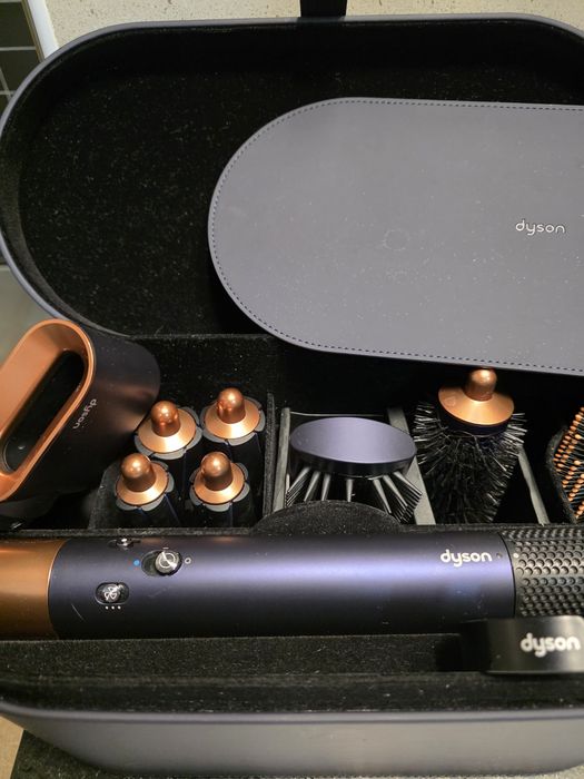 Продам стайлер DYSON в идеальном состоянии