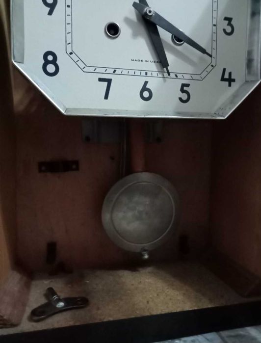 Ceas mecanic vechi Rusesc, Iantar, pendul si cheie(coplet )de colectie