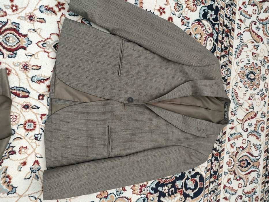 Продам костюм тройка