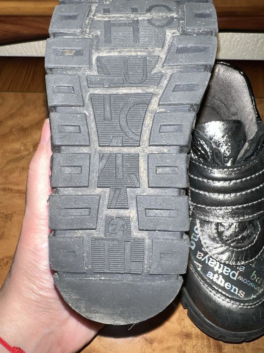 Кожаные ботинки на девочку