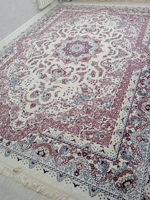 Продается ковёр в отличном состоянии