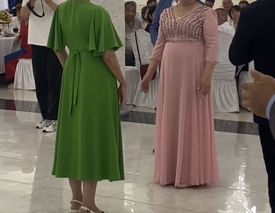 Платье вечерное.