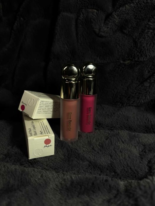 Set Blush Rare Beauty – nuanțele Hope & Lucky