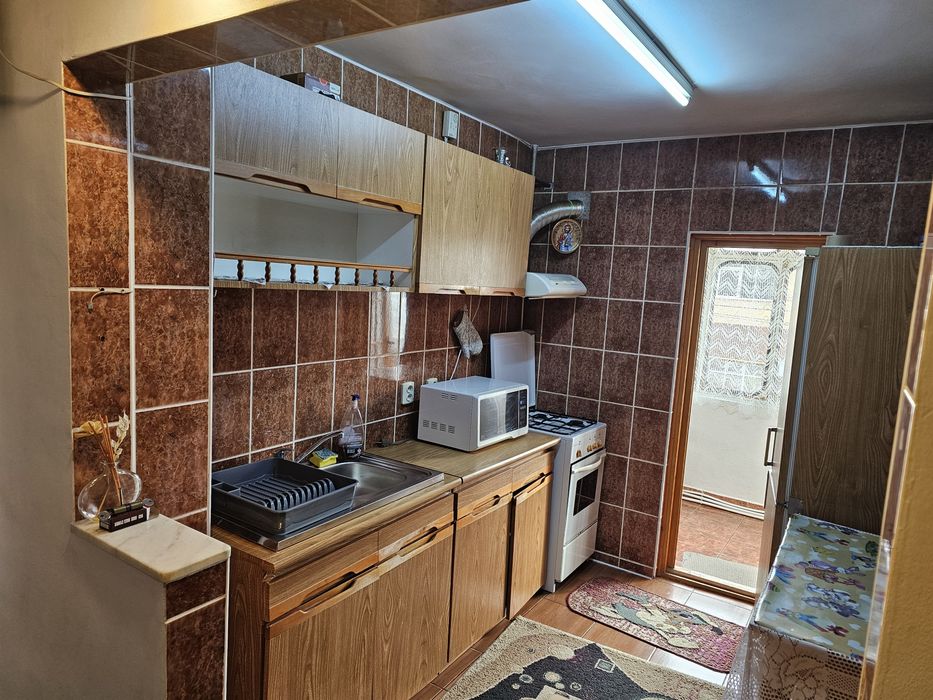 Apartament 2 camere decomandat de închiriat