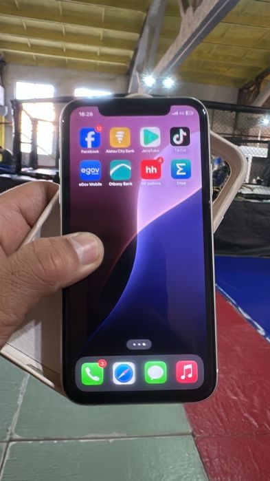 Айфон 11 64 гиг акб 70%