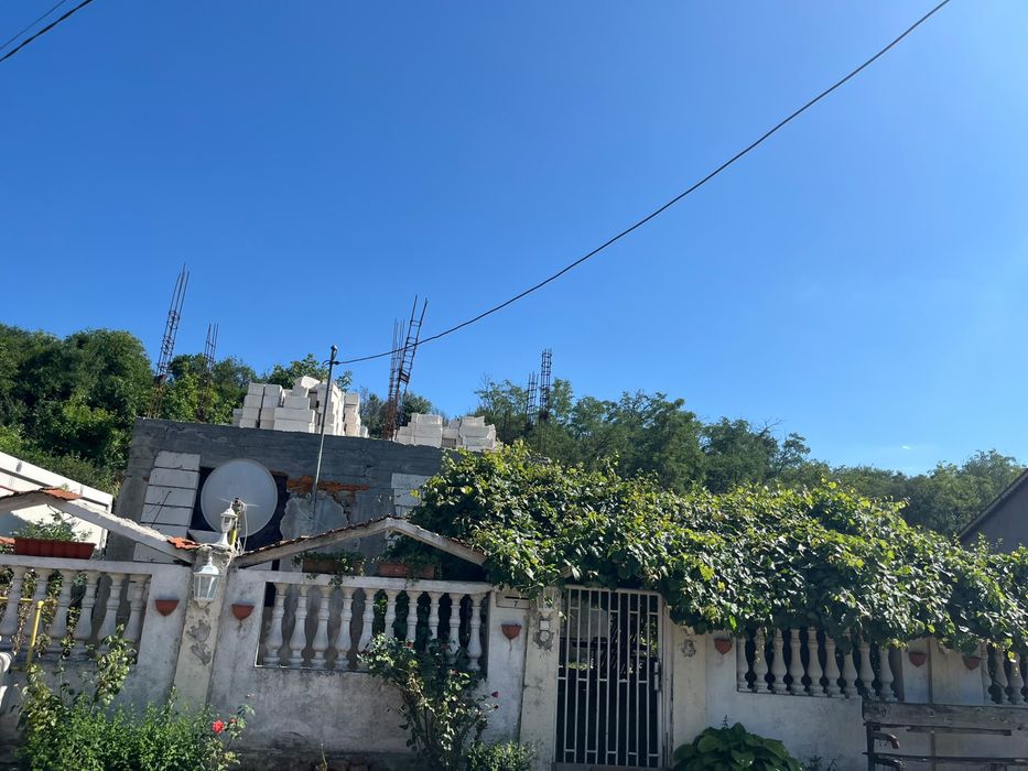 Casa cu teren de vanzare
