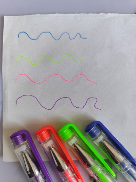 Цветные блестящие ручки