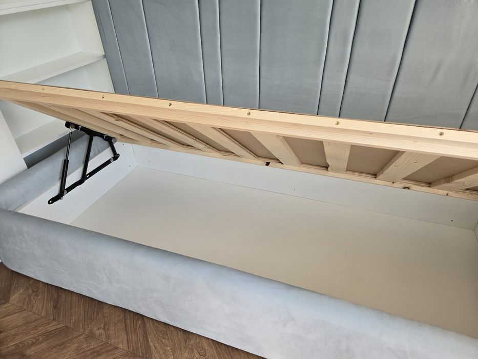 Тапицирано единично легло 90х200 - бледо зелено