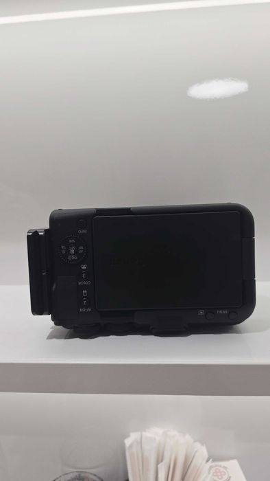 CANON EOS R50 v canon