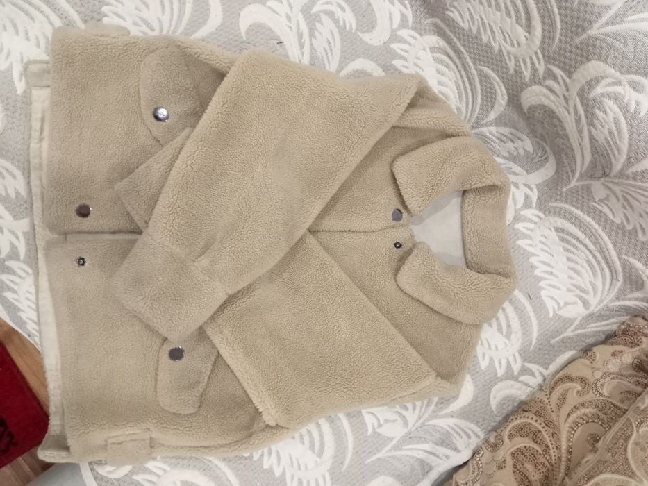 Продам подростковую женскую куртку.