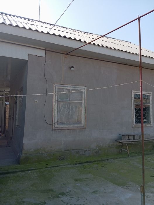 Dacha sotiladi 4 sotx gaz svet suv bor