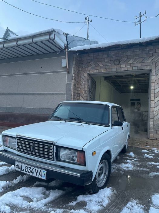 Lada vaz 2107 sotiladi