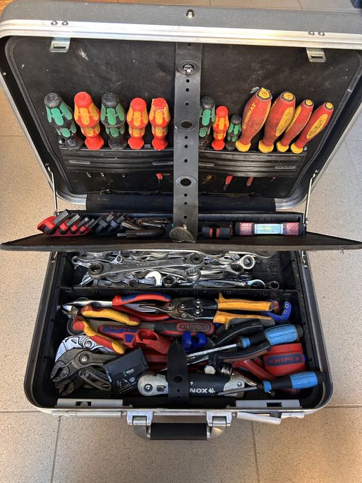 Куфар WÜRTH с оргинални инструменти